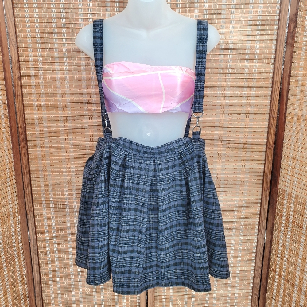 ♡ Hot Topic Gray and Black Plaid Pleated Skirt With Suspenders Size Medium